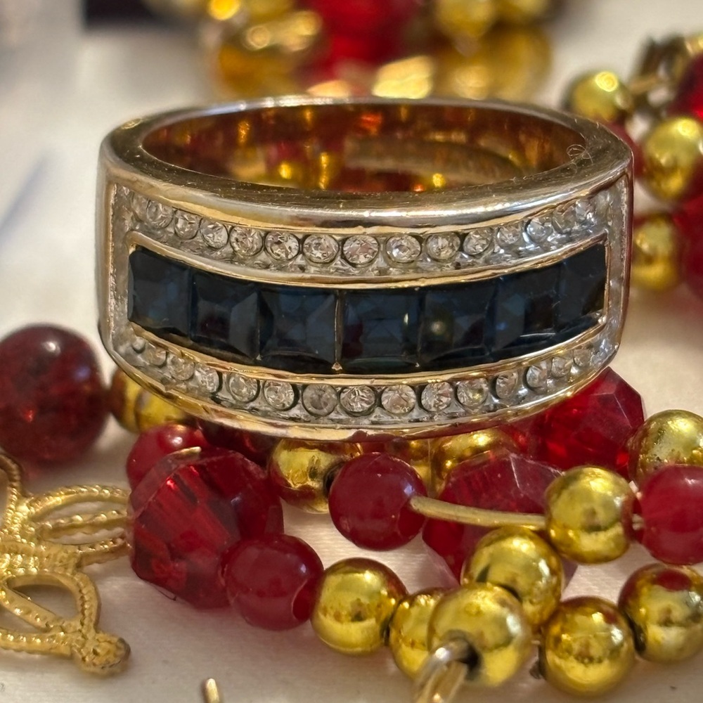 💍 Blue Sapphire and Crystal Fashion Band Ring